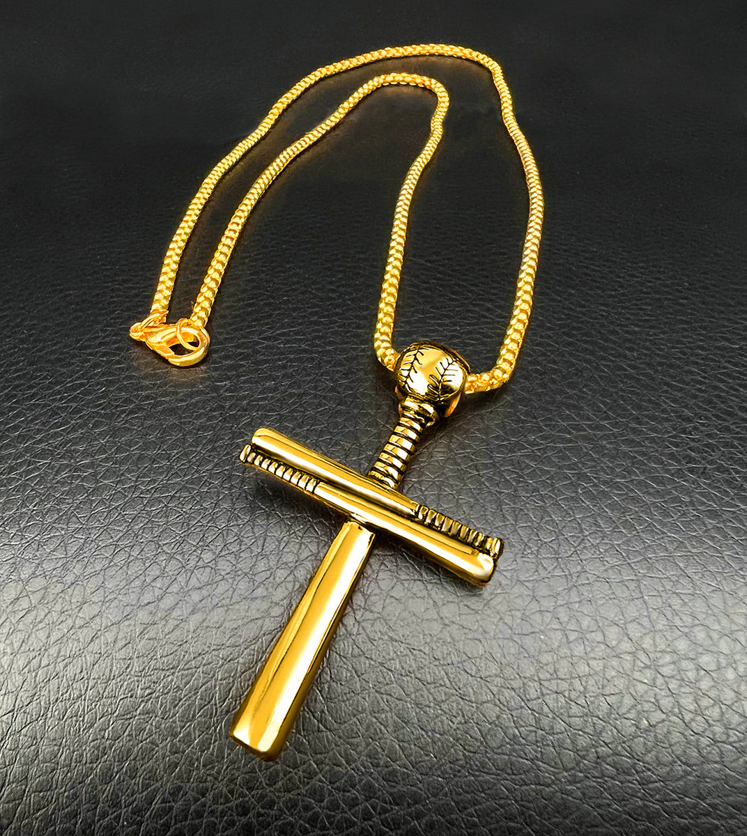 Mini Fede Studded Cross Charm in 18K Yellow Gold / Dolce Amore